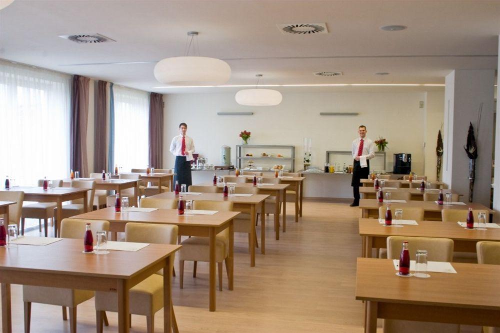 ホテル Modra Stodola Contactless Check-In Horoměřice エクステリア 写真